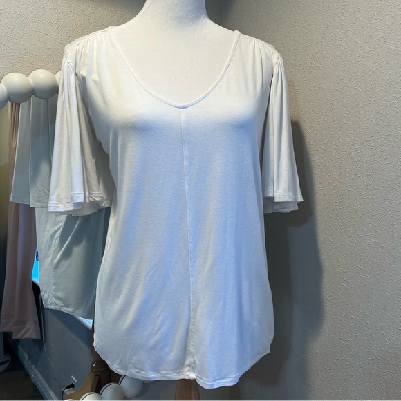DOWN EAST white top size medium new with tag butterfly sleeves pleated - Picture 2 of 9